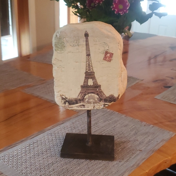 Eiffel tower plaster decor on metal base - Picture 1 of 4